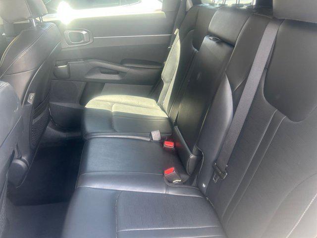 Photo of 2024 Glacial White Pearl Kia Sorento
