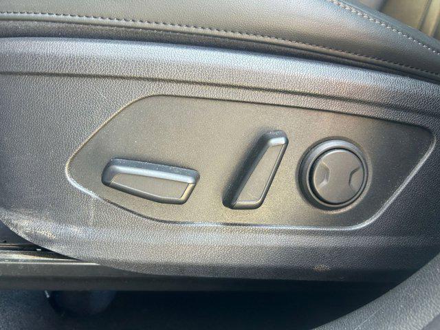 Photo of 2024 Glacial White Pearl Kia Sorento