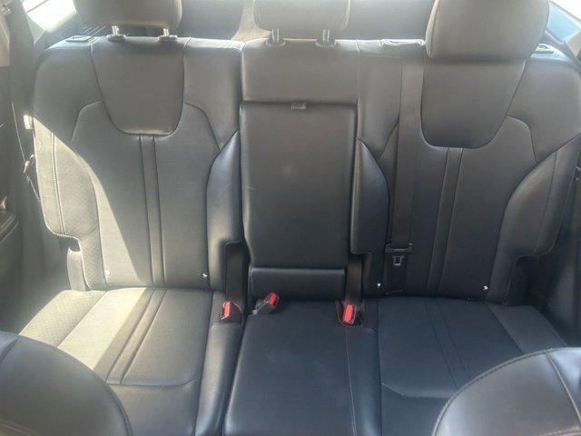 Photo of 2024 Glacial White Pearl Kia Sorento
