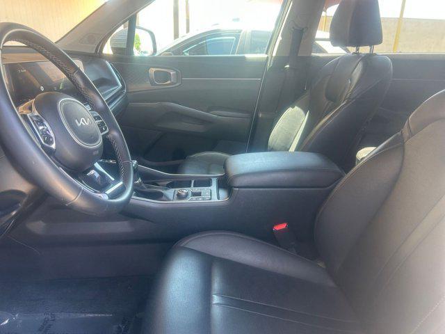 Photo of 2024 Glacial White Pearl Kia Sorento