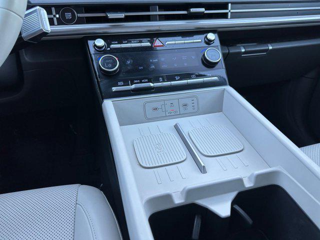 Photo of 2024 Phantom Black Hyundai SANTA FE