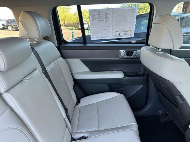 Photo of 2024 Phantom Black Hyundai SANTA FE