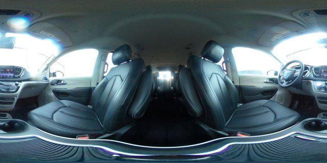 Photo of 2024 Diamond Black Crystal Pearlcoat Chrysler Pacifica