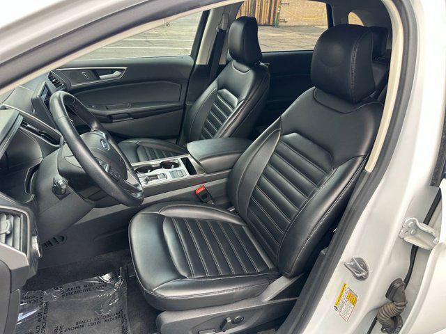 Photo of 2023 Oxford White Ford Edge