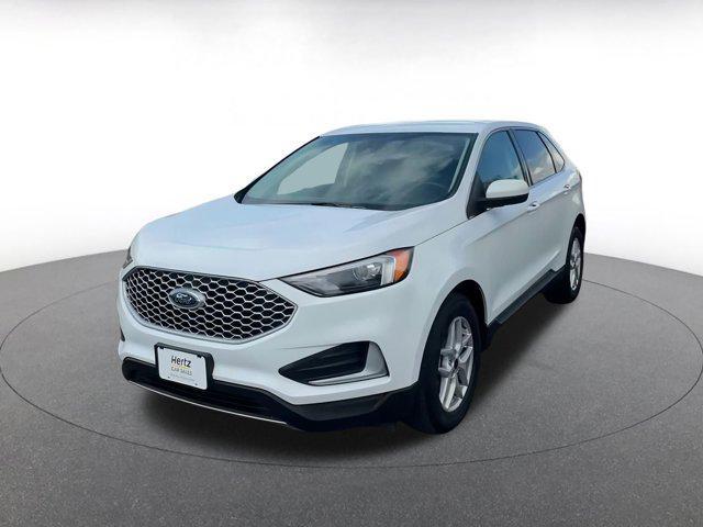 Photo of 2023 Oxford White Ford Edge