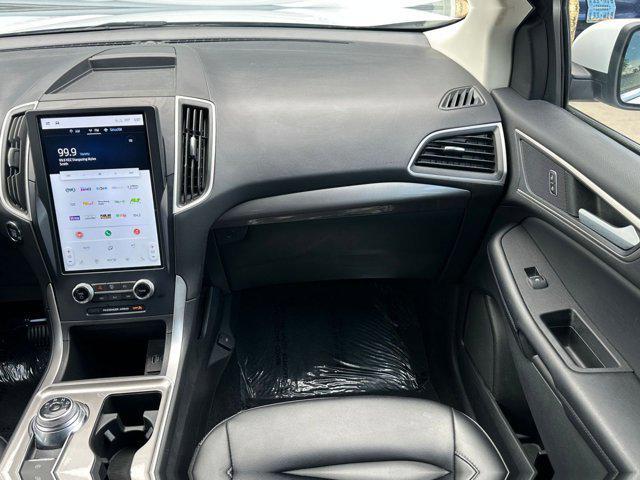Photo of 2023 Oxford White Ford Edge