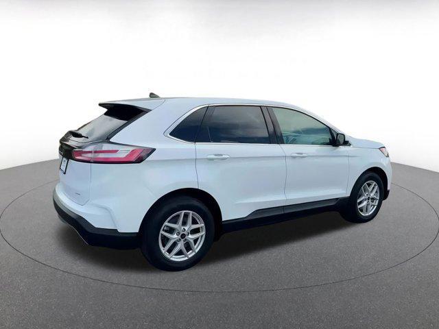 Photo of 2023 Oxford White Ford Edge