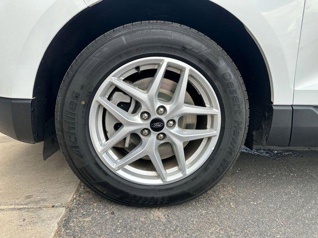 Photo of 2023 Oxford White Ford Edge