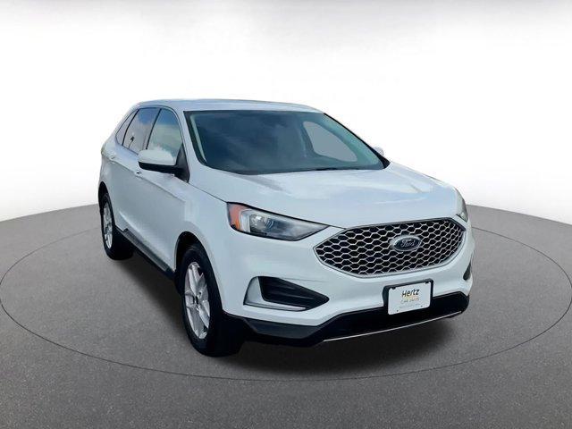 Photo of 2023 Oxford White Ford Edge