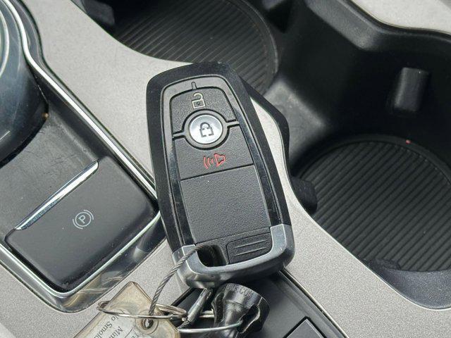 Photo of 2023 Oxford White Ford Edge