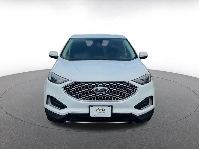 Photo of 2023 Oxford White Ford Edge