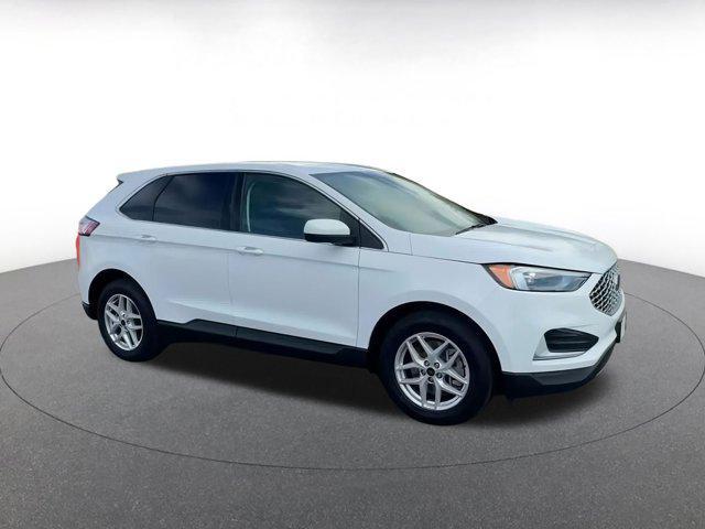 Photo of 2023 Oxford White Ford Edge