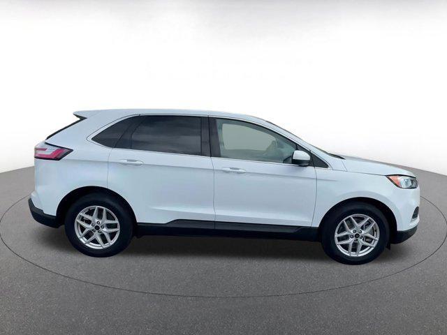 Photo of 2023 Oxford White Ford Edge