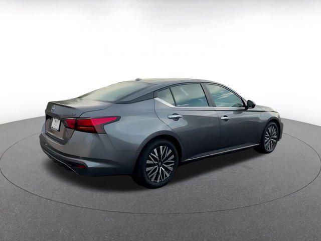 Photo of 2024 Gun Metallic Nissan Altima