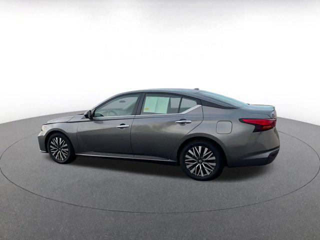 Photo of 2024 Gun Metallic Nissan Altima