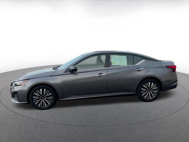 Photo of 2024 Gun Metallic Nissan Altima