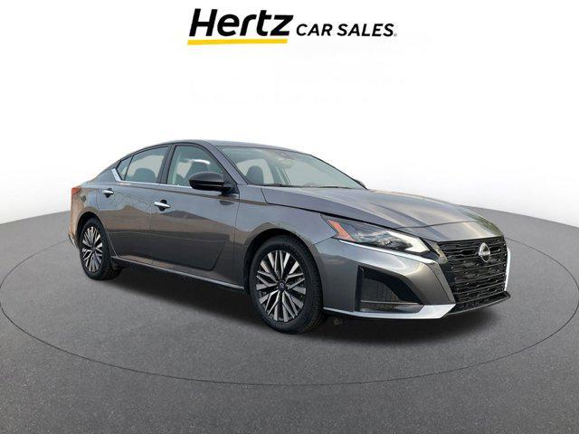 Photo of 2024 Gun Metallic Nissan Altima