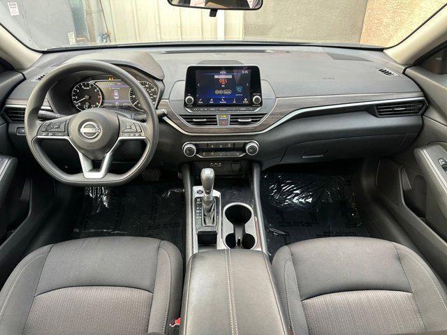 Photo of 2024 Gun Metallic Nissan Altima