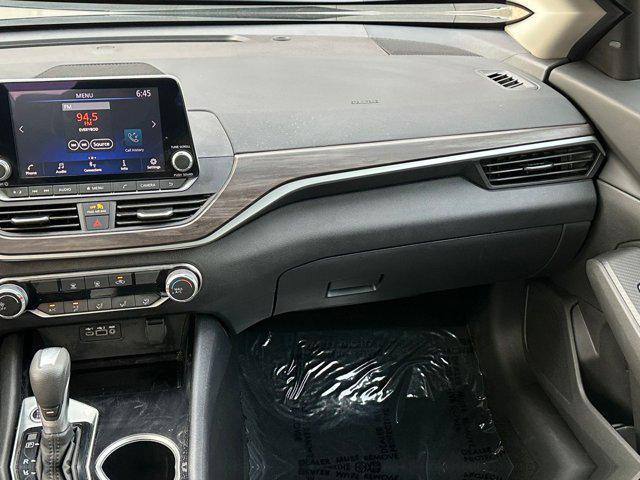 Photo of 2024 Gun Metallic Nissan Altima