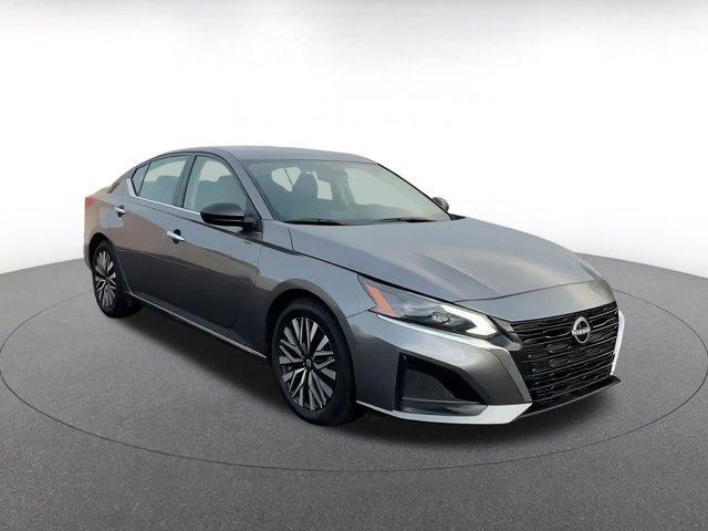 Photo of 2024 Gun Metallic Nissan Altima