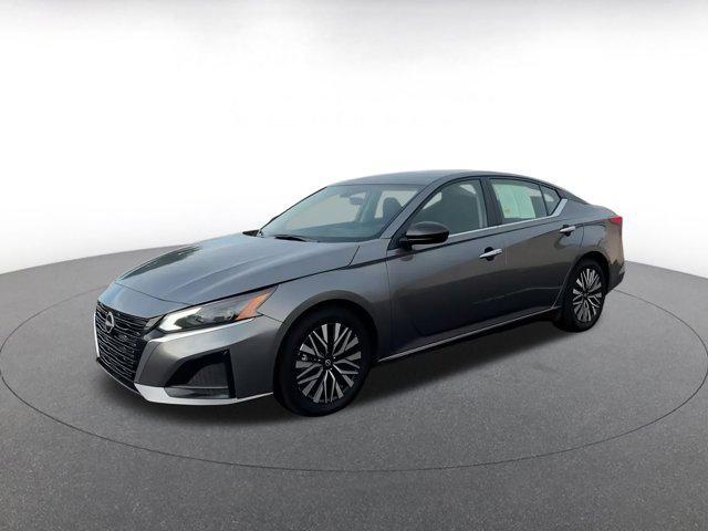Photo of 2024 Gun Metallic Nissan Altima