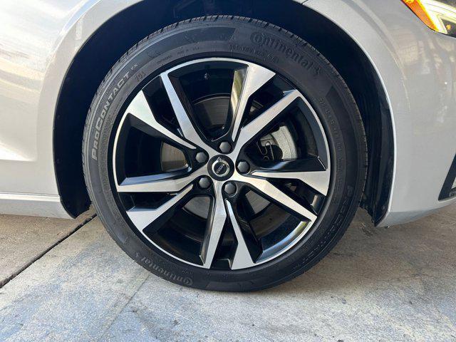 Photo of 2024 Gray Volvo S60