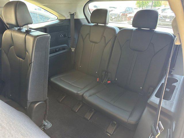 Photo of 2024 Glacial White Pearl Kia Sorento