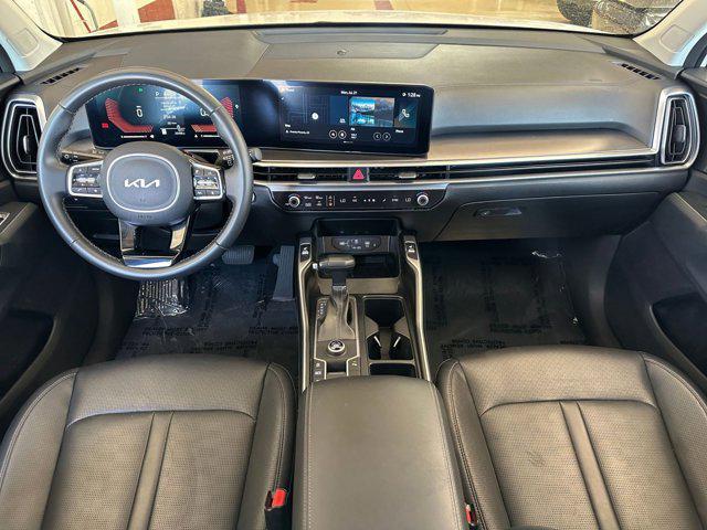 Photo of 2024 Glacial White Pearl Kia Sorento