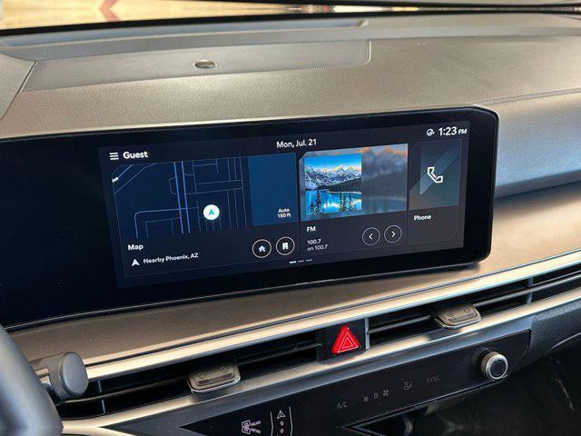 Photo of 2024 Glacial White Pearl Kia Sorento