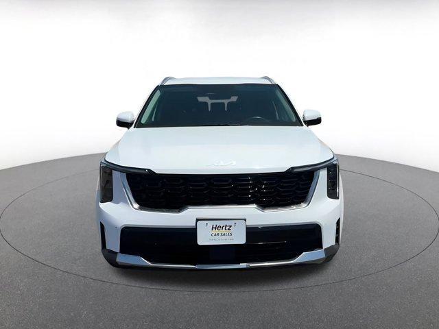 Photo of 2024 Glacial White Pearl Kia Sorento
