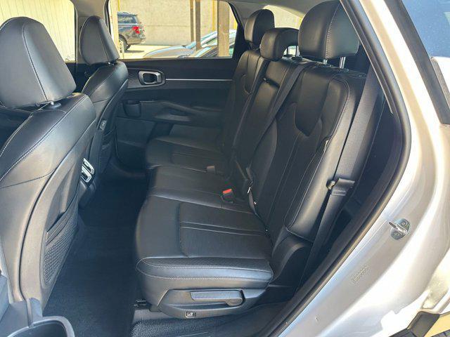 Photo of 2024 Glacial White Pearl Kia Sorento