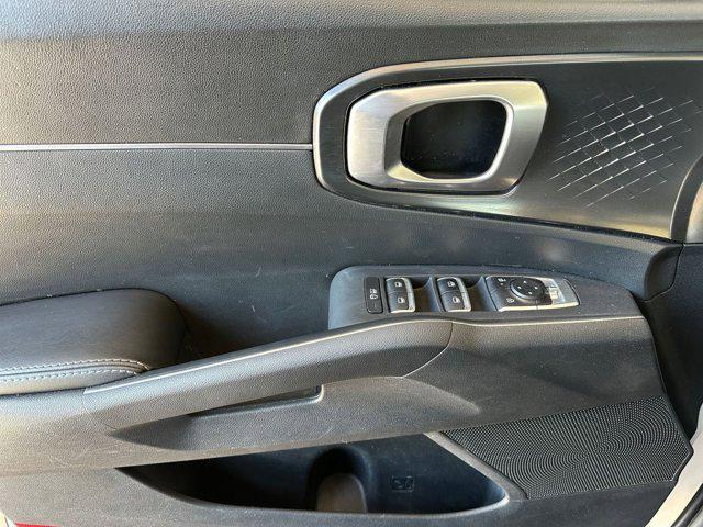 Photo of 2024 Glacial White Pearl Kia Sorento