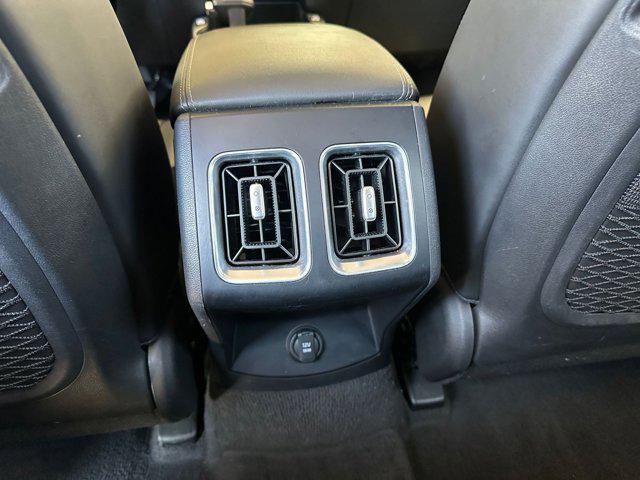 Photo of 2024 Glacial White Pearl Kia Sorento