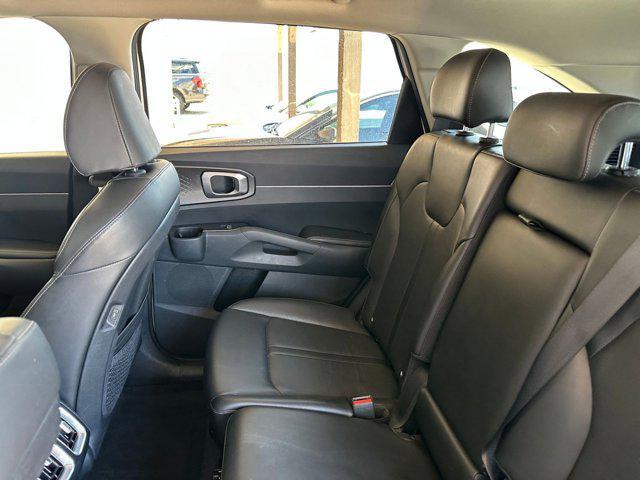 Photo of 2024 Glacial White Pearl Kia Sorento