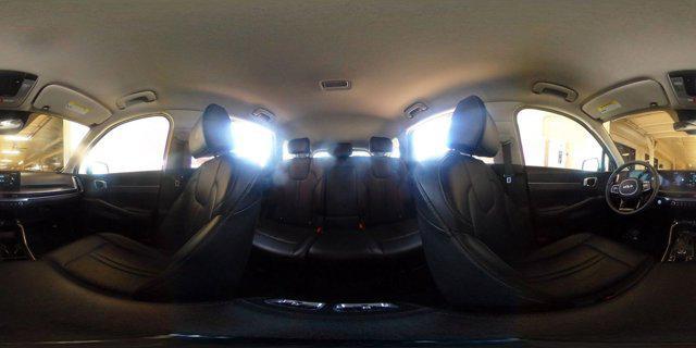 Photo of 2024 Glacial White Pearl Kia Sorento