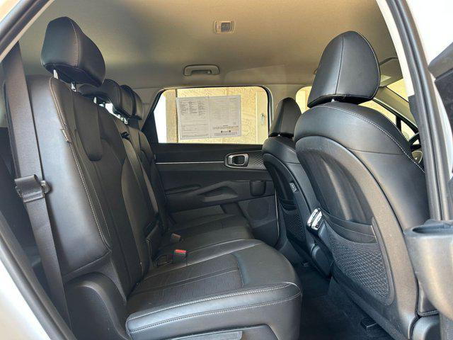 Photo of 2024 Glacial White Pearl Kia Sorento