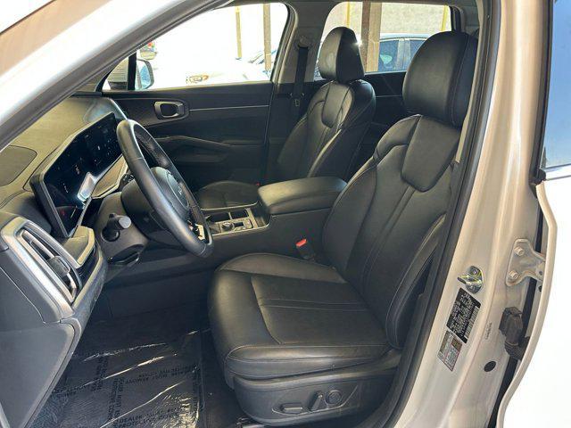 Photo of 2024 Glacial White Pearl Kia Sorento