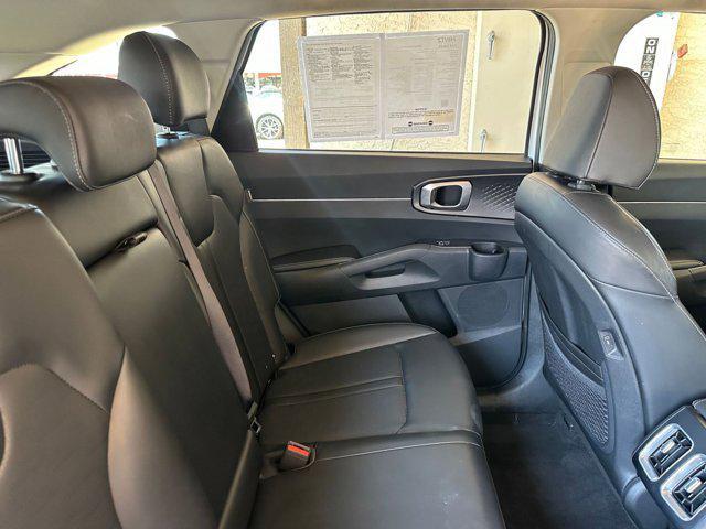 Photo of 2024 Glacial White Pearl Kia Sorento