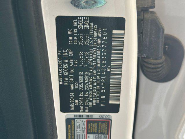 Photo of 2024 Glacial White Pearl Kia Sorento