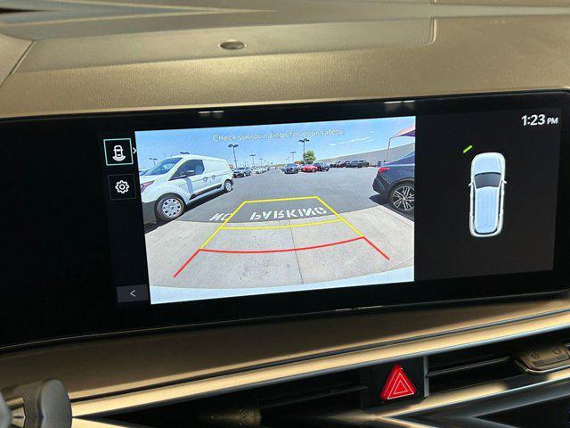 Photo of 2024 Glacial White Pearl Kia Sorento