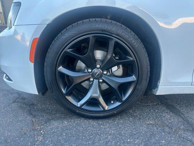 Photo of 2022 Bright White Clearcoat Chrysler 300
