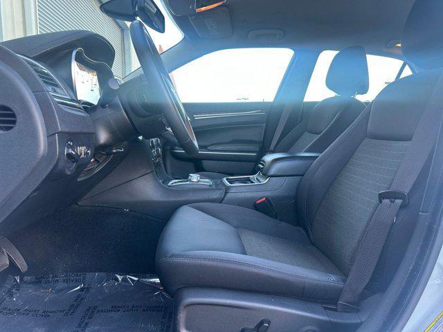 Photo of 2022 Bright White Clearcoat Chrysler 300