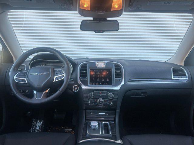 Photo of 2022 Bright White Clearcoat Chrysler 300