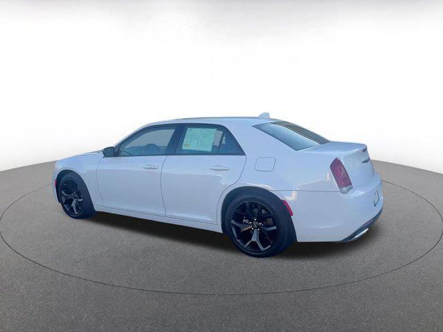 Photo of 2022 Bright White Clearcoat Chrysler 300