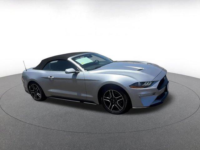 Photo of 2023 Iconic Silver Metallic Ford Mustang