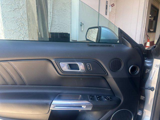 Photo of 2023 Iconic Silver Metallic Ford Mustang