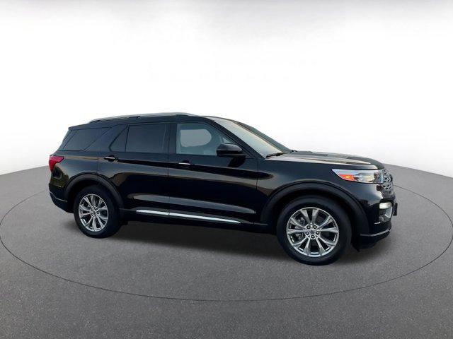 Photo of 2024 Agate Black Metallic Ford Explorer