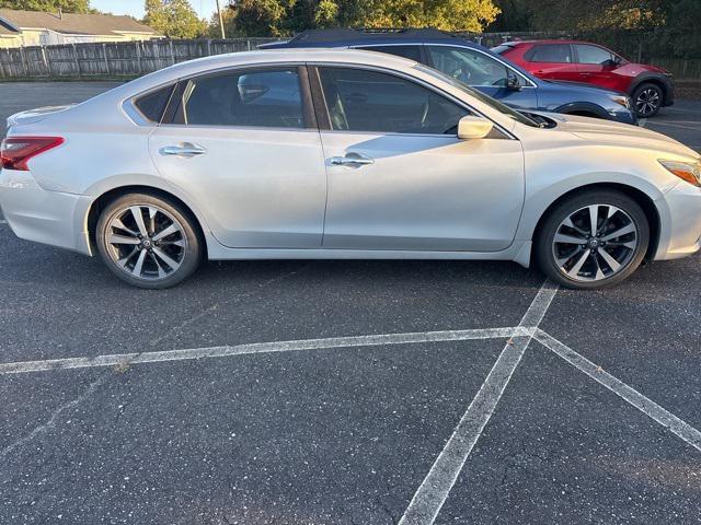 Photo of 2017 Brilliant Silver Metallic Nissan Altima