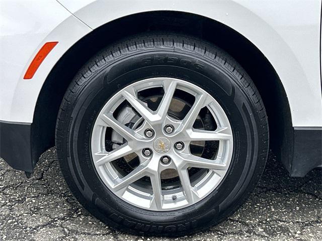 Photo of 2024 Summit White Chevrolet Equinox