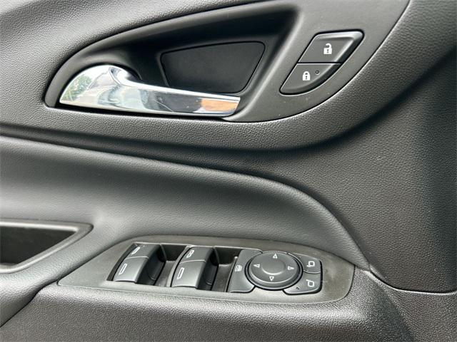 Photo of 2024 Summit White Chevrolet Equinox